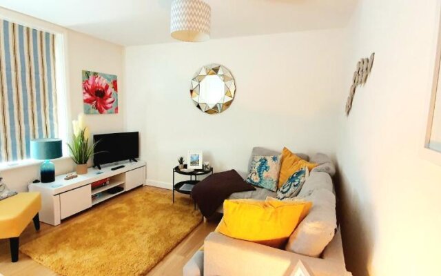 Stunning apartment with 2 bedrooms, 2 en-suites, private parking