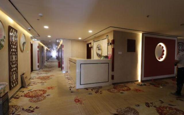 Junyue Baihe Theme Hotel