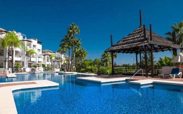 Spacious & sunny ground floor apartment close to Puerto Banus