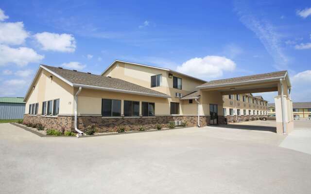Super 8 by Wyndham Cameron