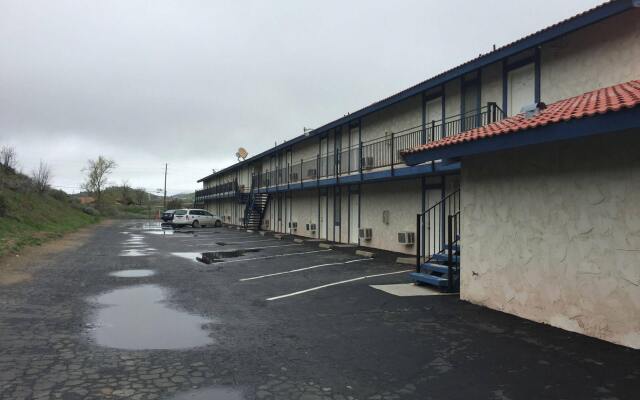 Golden Hills Motel