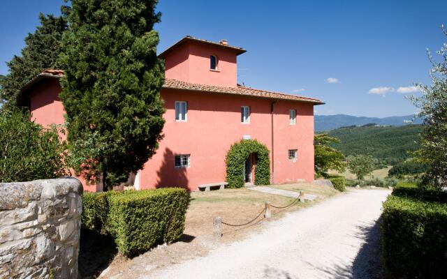This beautiful apartment in a small Tuscan house.