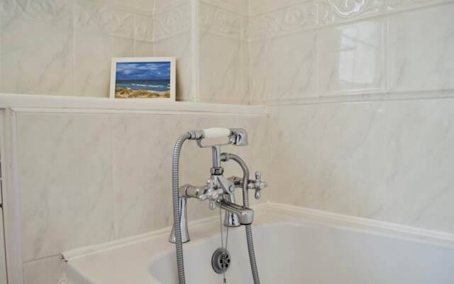 Bright 1 Bedroom Apartment In Edinburgh