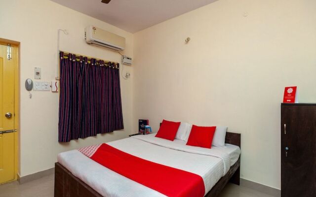 OYO 26936 Adhithya Inn