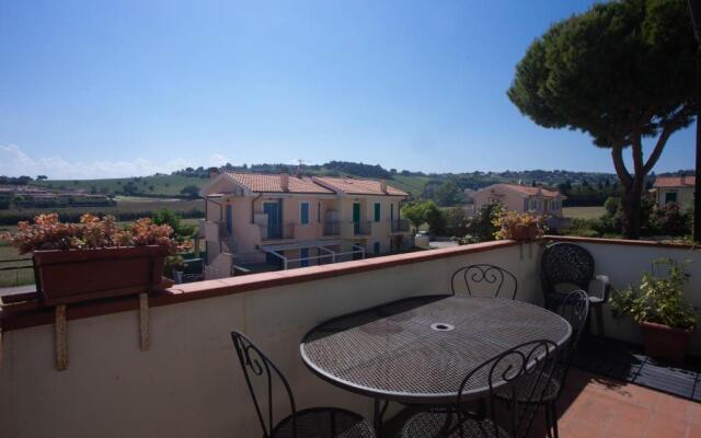 M294 - Marcelli, bilocale con terrazzo a due passi dal mare