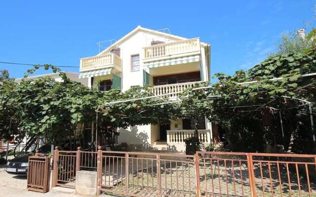 Family Ground Floor Apartment, Close to the Beach