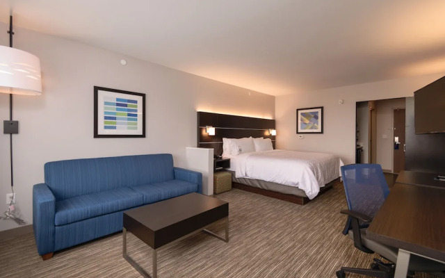 Holiday Inn Express and Suites TULSA DOWNTOWN