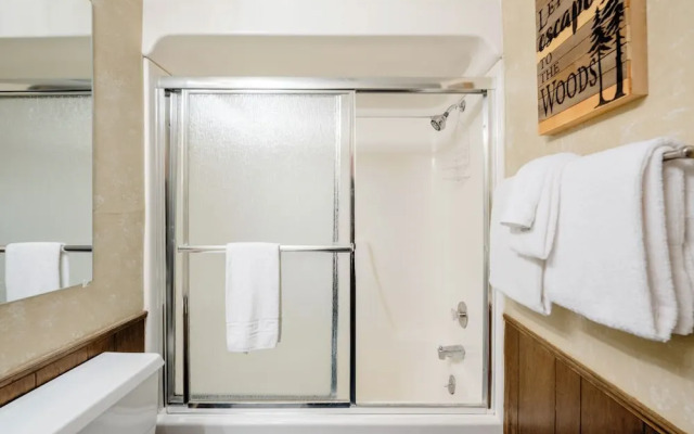 Four O'clock Lodge B14