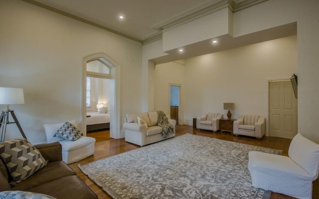 Roxburgh House Apartments – Guest Rooms – Hobart