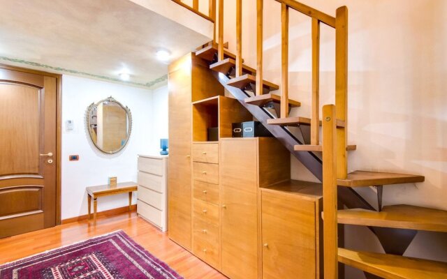 Large and Charming Flat Near Termini