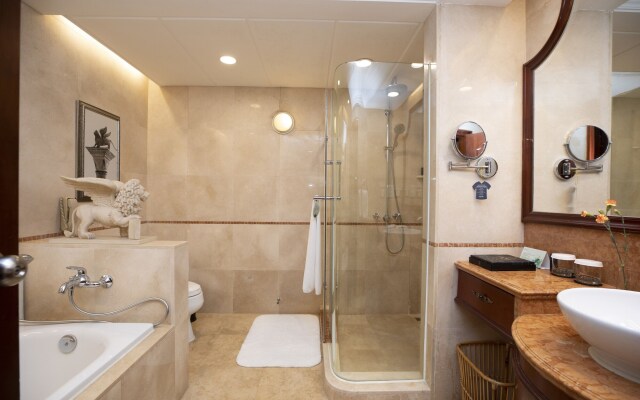 Hotel Indigo Shenzhen Overseas Chinese Town by IHG