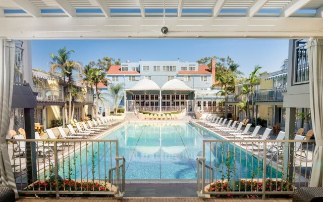 The Lafayette Hotel, Swim Club & Bungalows