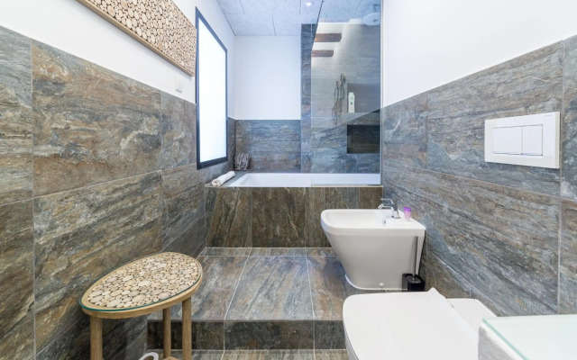 CATHEDRAL LUXURY TERRACE FLAT 2BR,2BA, A\C,Wifi