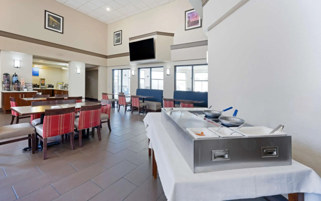 Comfort Inn & Suites Wichita Northeast