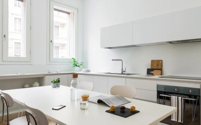 JOIVY Lovely 1-Bed W/Balcony & Parking