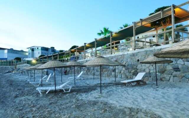 Ado Beach Hotel