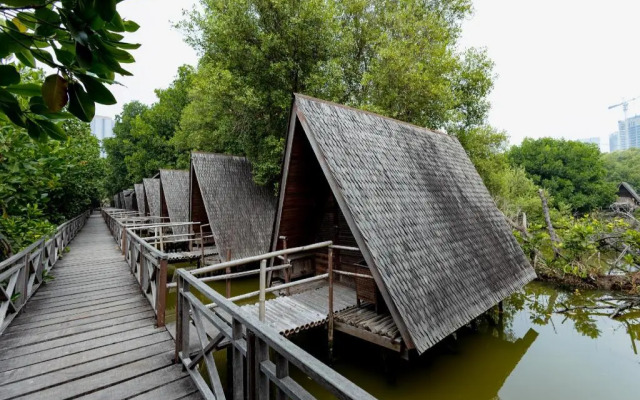 RedDoorz Resort @ Taman Wisata Mangrove