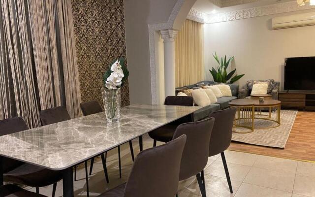 Luxury 3 Bedroom Apartment - Very Spacious