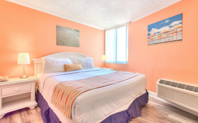 Pelican Pointe #219 Studio Bedroom Home by RedAwning