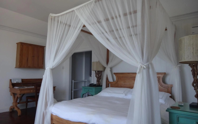 Atlantis Historic Inn