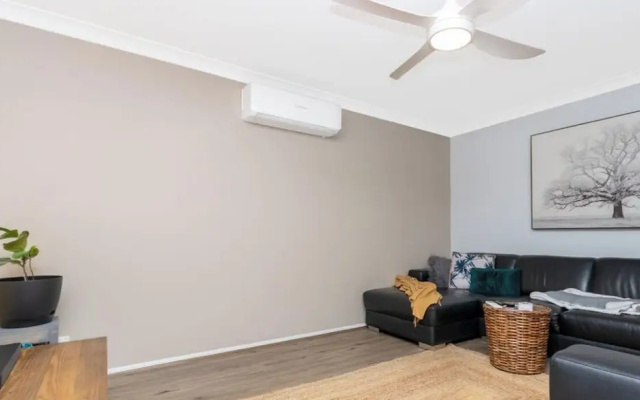 Modern 4BR Muswellbrook Stay — 2-star hotel in Muswellbrook