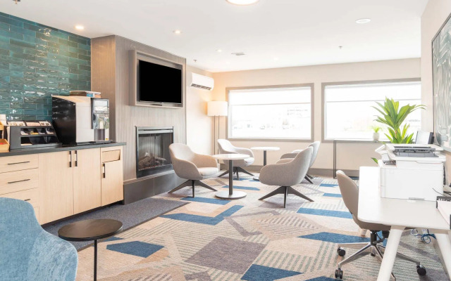 Sandman Signature Toronto Airport Hotel