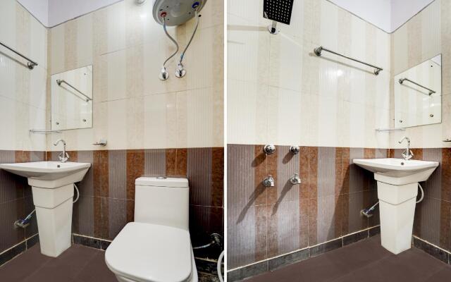 OYO 77406 Golden Divine  Inn