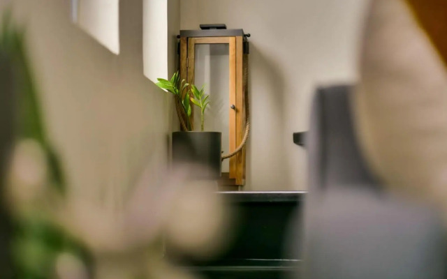 Choose To Be Happy at Eight - Eight Super Studio Apartments