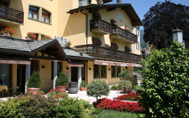 Paradise Hotel & Wellness