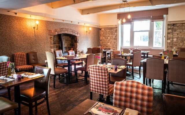 Maypole Inn