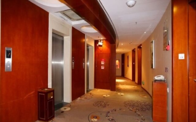 UC by Hyatt West Railway St Hotel