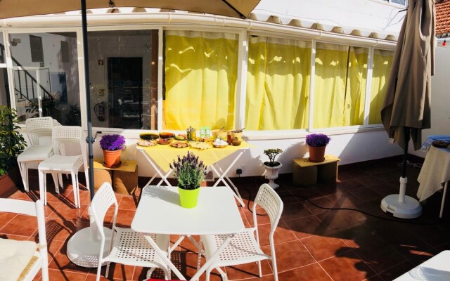 Cascais Terrace Fruit Point - Hostel