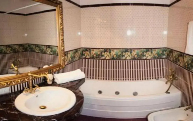 Отель «Роял Сити»