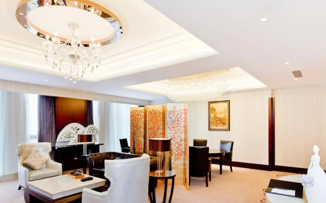 White Horse Lake Jianguo Hotel