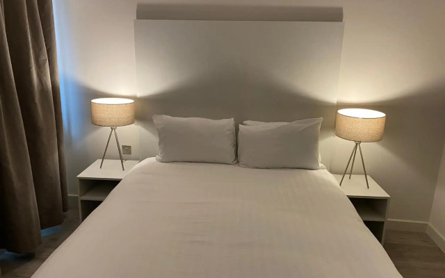 Axiom Park Hotel