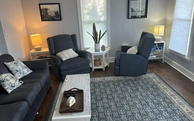Sweet Mary 2 Bedroom Home by RedAwning
