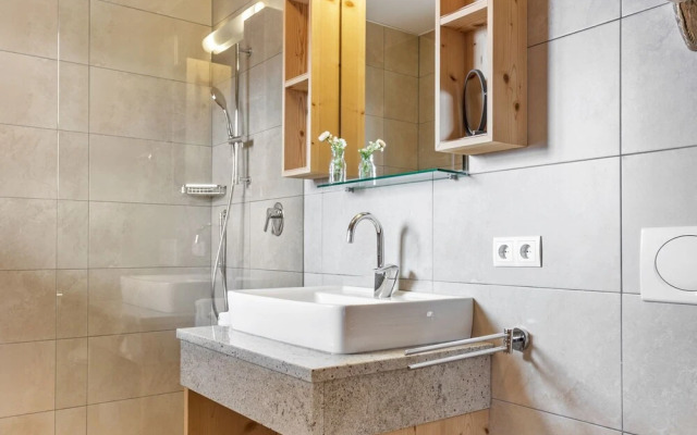 Unique & Exclusively Furnished Chalet near Ski Lift