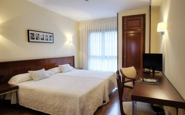 Palacio Arias and Hotel y Apartamentos Arias