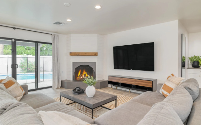 White Agate by Avantstay Pool + Playground