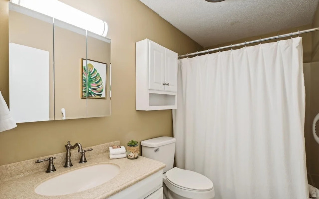 8226 is an upstairs pet friendly studio located in Sandpiper Cove by RedAwning