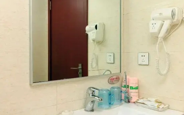 Fulide Holiday Hotel (Pangdonglai Branch, Pingyuan Road, Xinxiang)