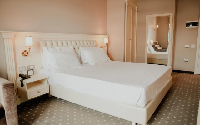 Lot Boutique Hotel - Image 6