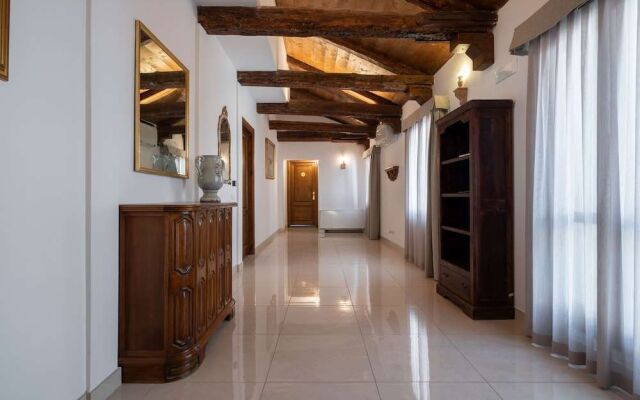 Grand Palace Apartments
