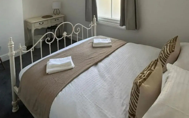 Host Stay Priory Docks Apartment