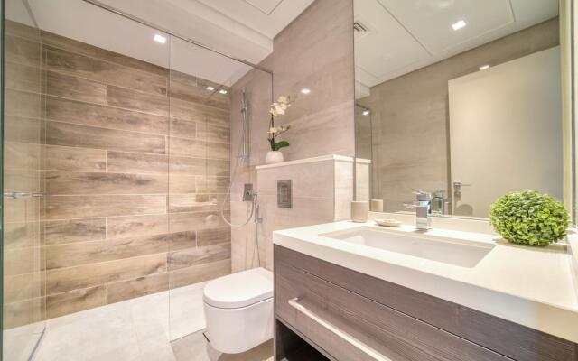 Banyan Tree - 210- DM