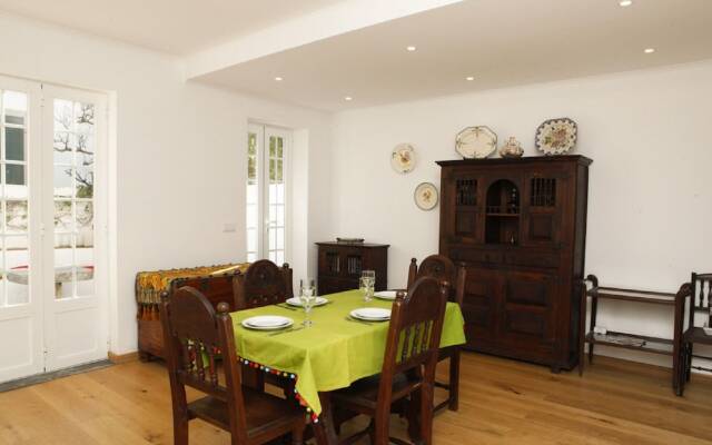 Cushy Apartment with garden in Estoril