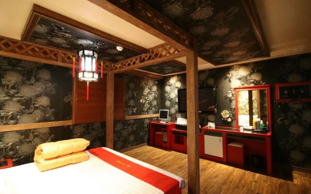 Hera Hotel