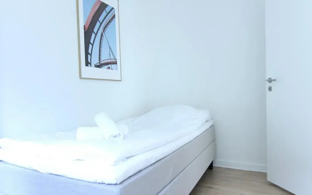 Great 2-bed w Balcony
