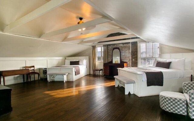 Lafitte Hotel & Bar