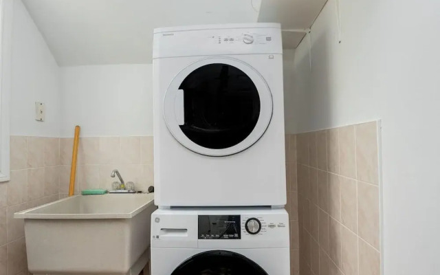 Private 2bdrm Unit With Ensuite Laundry - U5A